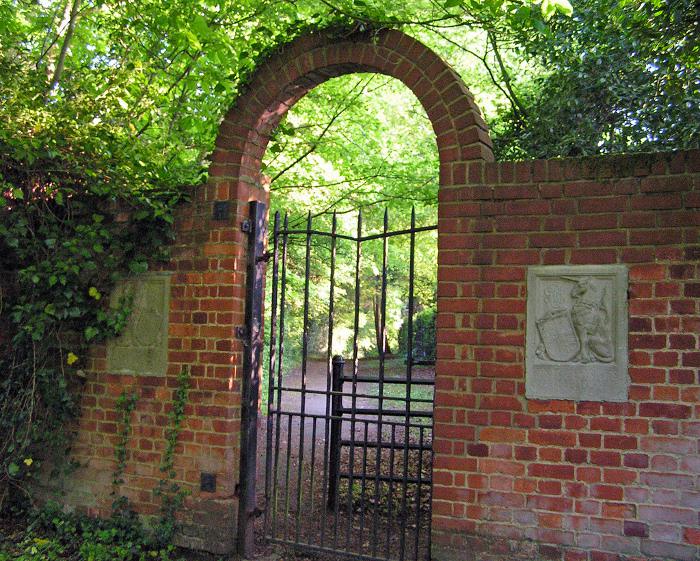 The entrance to King George's Fields from the Common